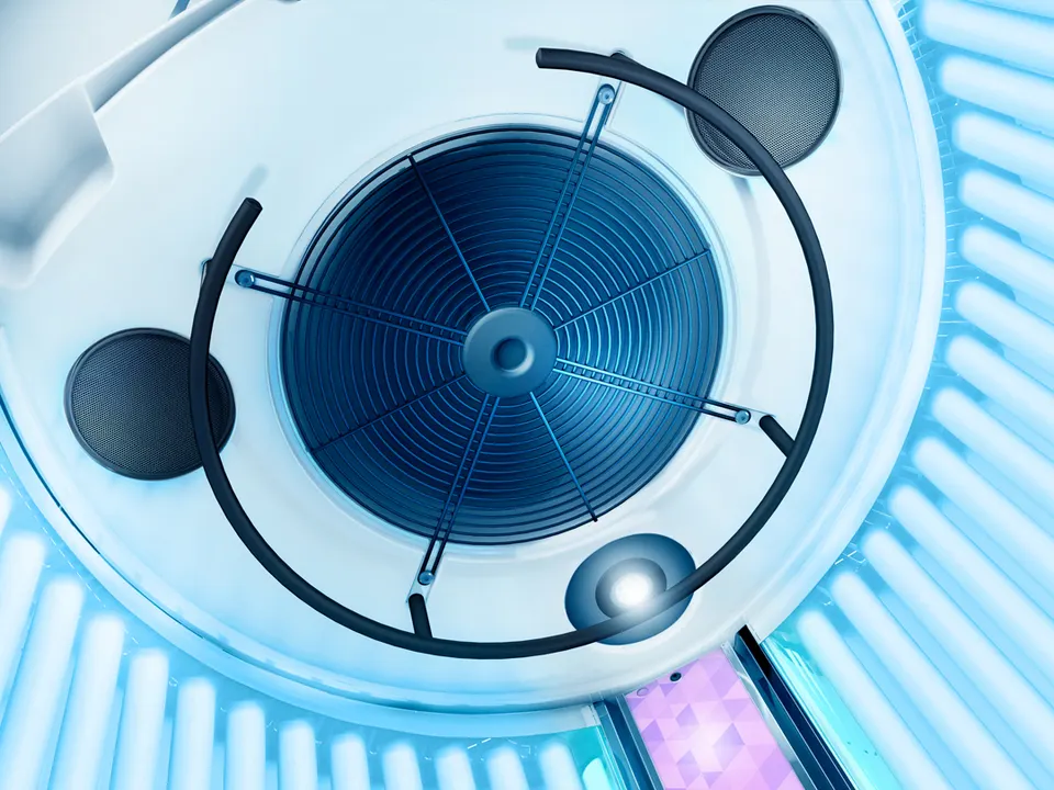 The fan and speakers in the V6's ceiling, ringed by lit tubes