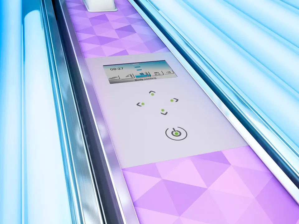 The V6's display set into the violet FlowLight panel between the tubes