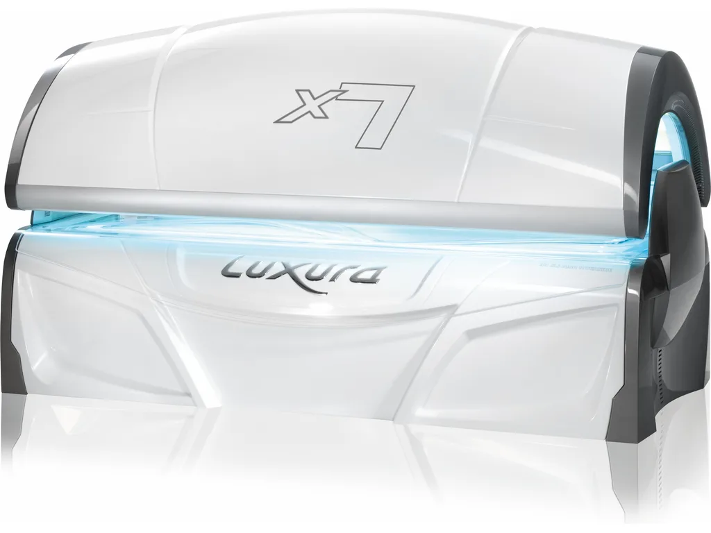 The Luxura X7 Special closed, with blue light showing between the canopy and bench