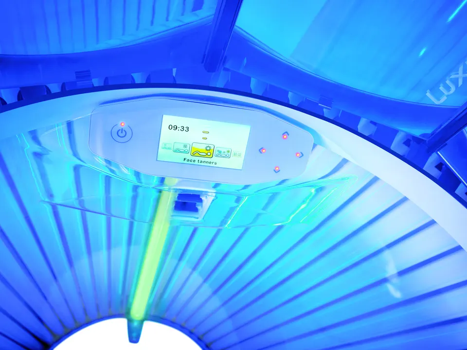 The green FlowLight centre line running down the X7's canopy beneath the display