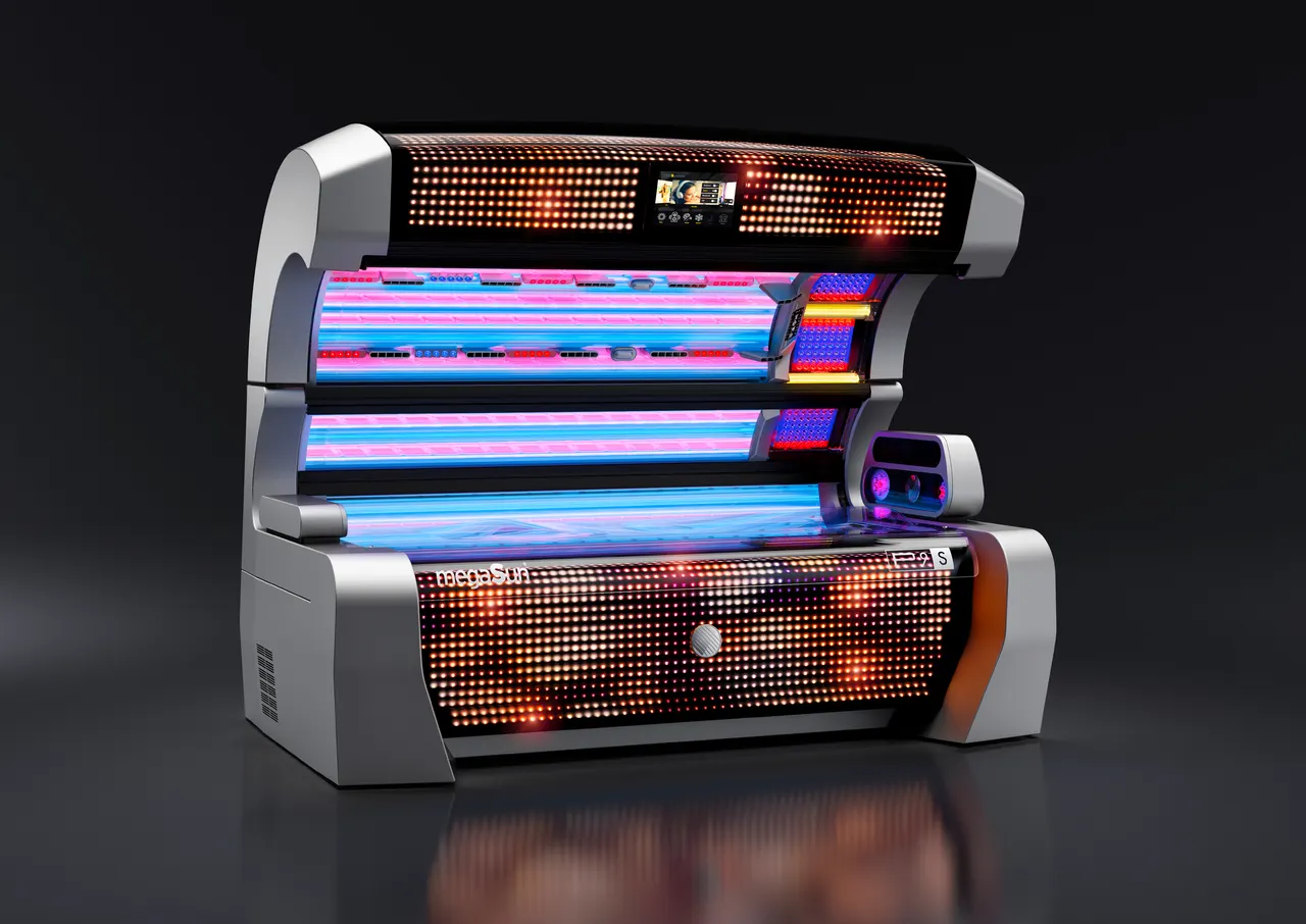 The megaSun P9S in Magic Silver, canopy open, tubes lit and the light show glowing on its panels